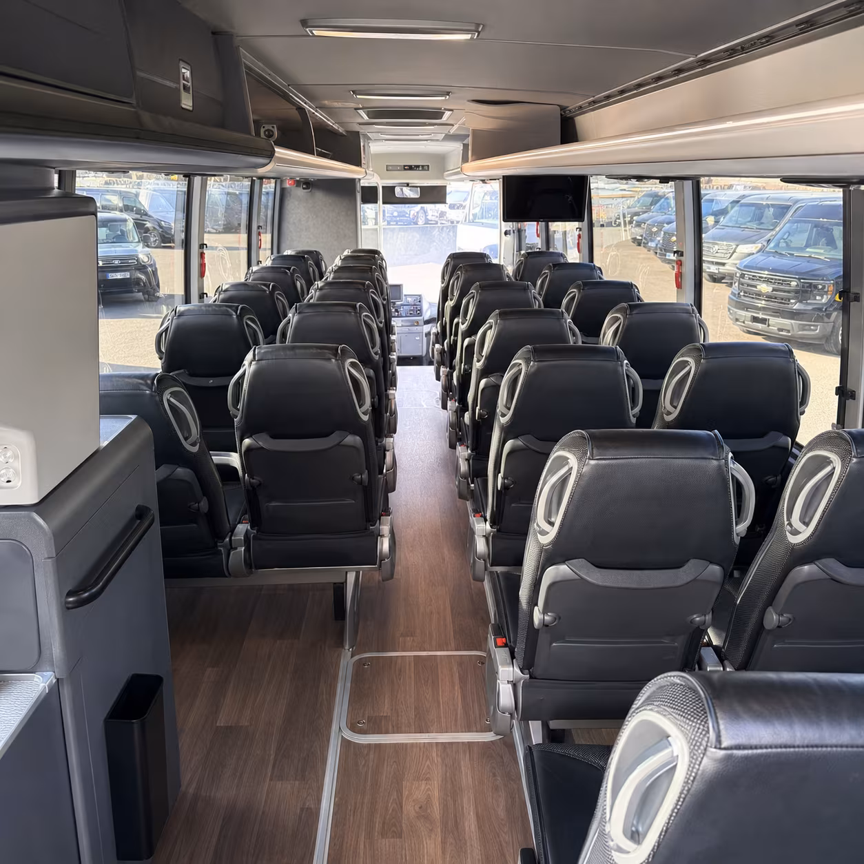 move your bridal party in style from minneapolis to your minnetonka venue